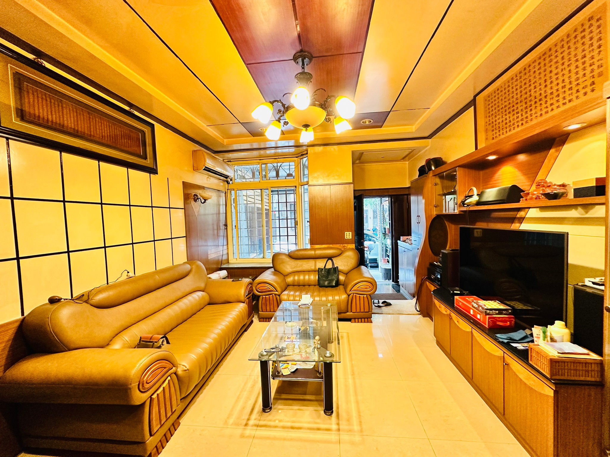 文心森林公園旁車庫美別墅(屋主決心要賣了)