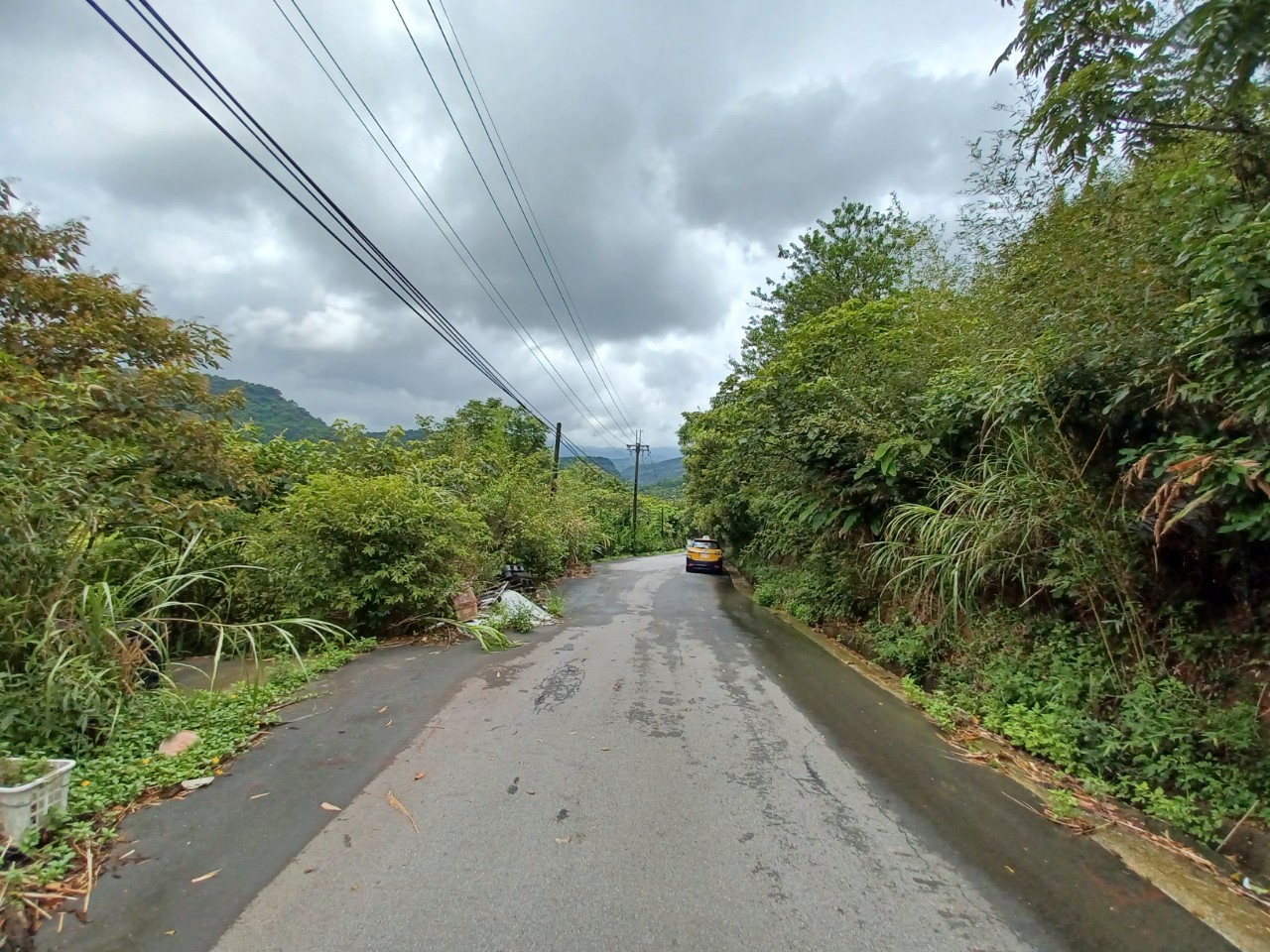 七堵瑪陵坑方正土地~緊鄰路邊1公尺~在地經營杜雅祺