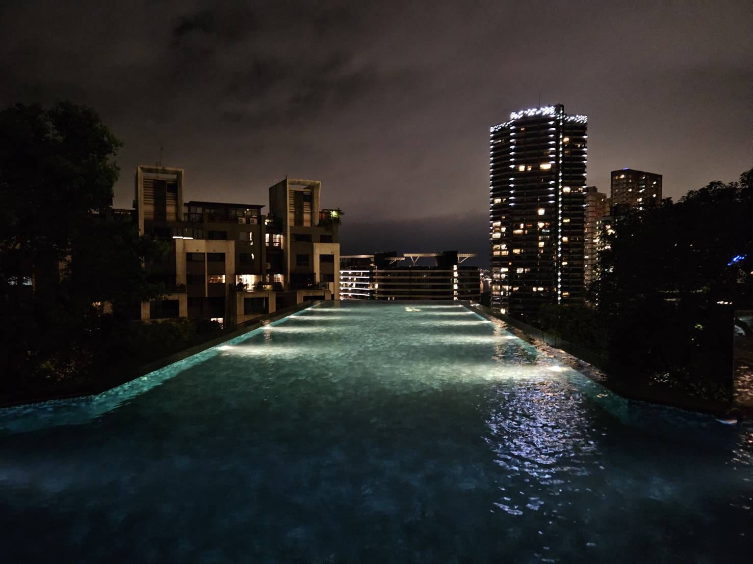 鄉林山海滙高樓景觀，無邊際泳池