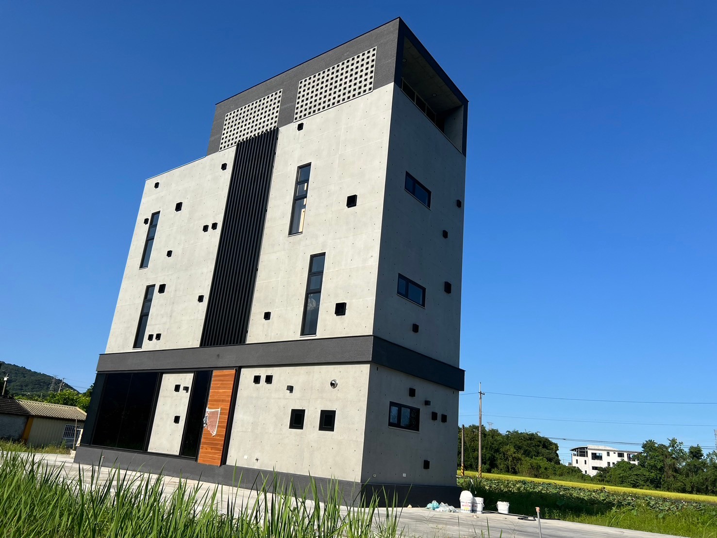 🍀員山逸仙村大安路環境優質獨特清水模全新電梯農舍