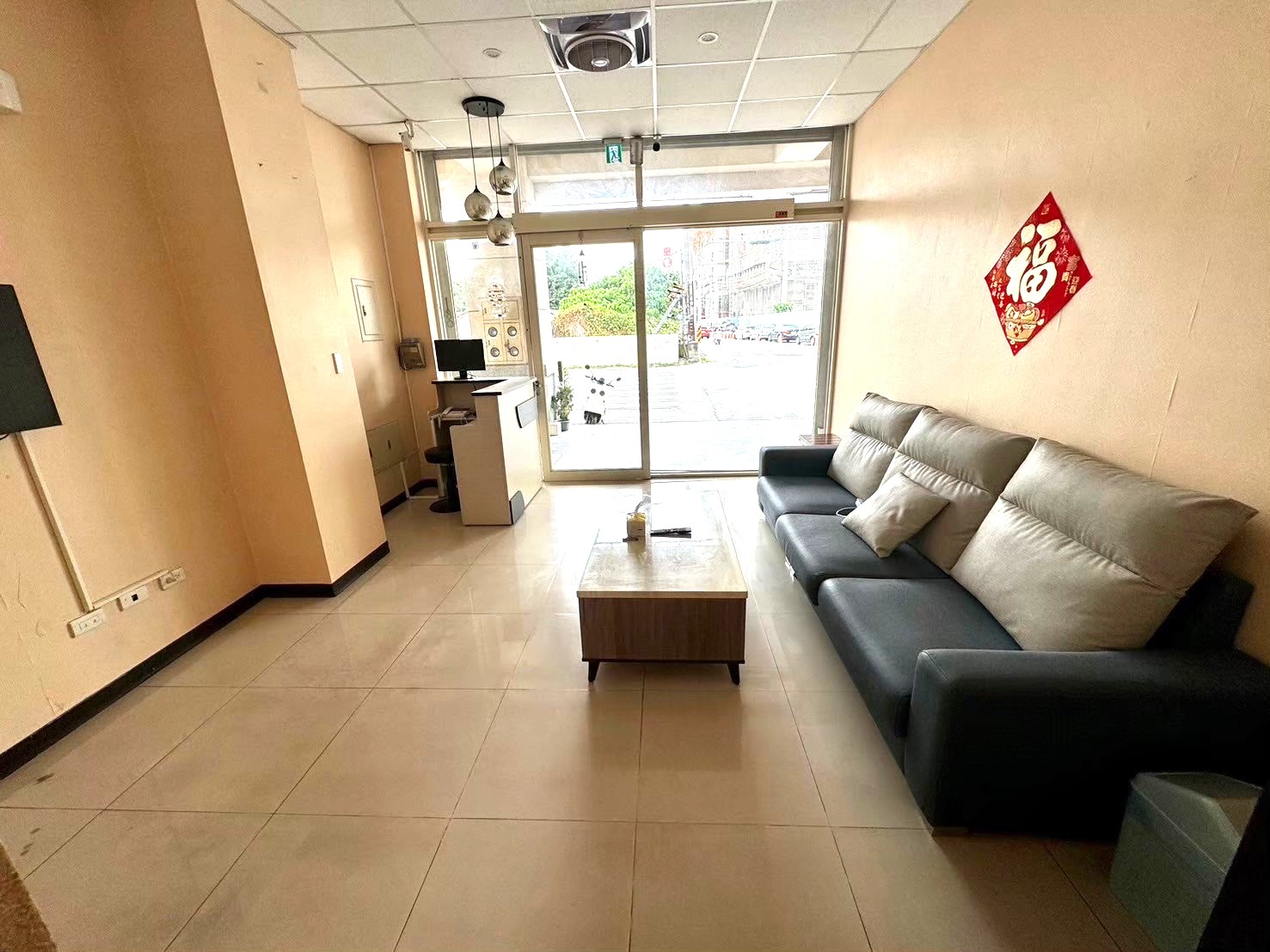 員林鄉林圓頂旁輕屋齡聚寶發財店面