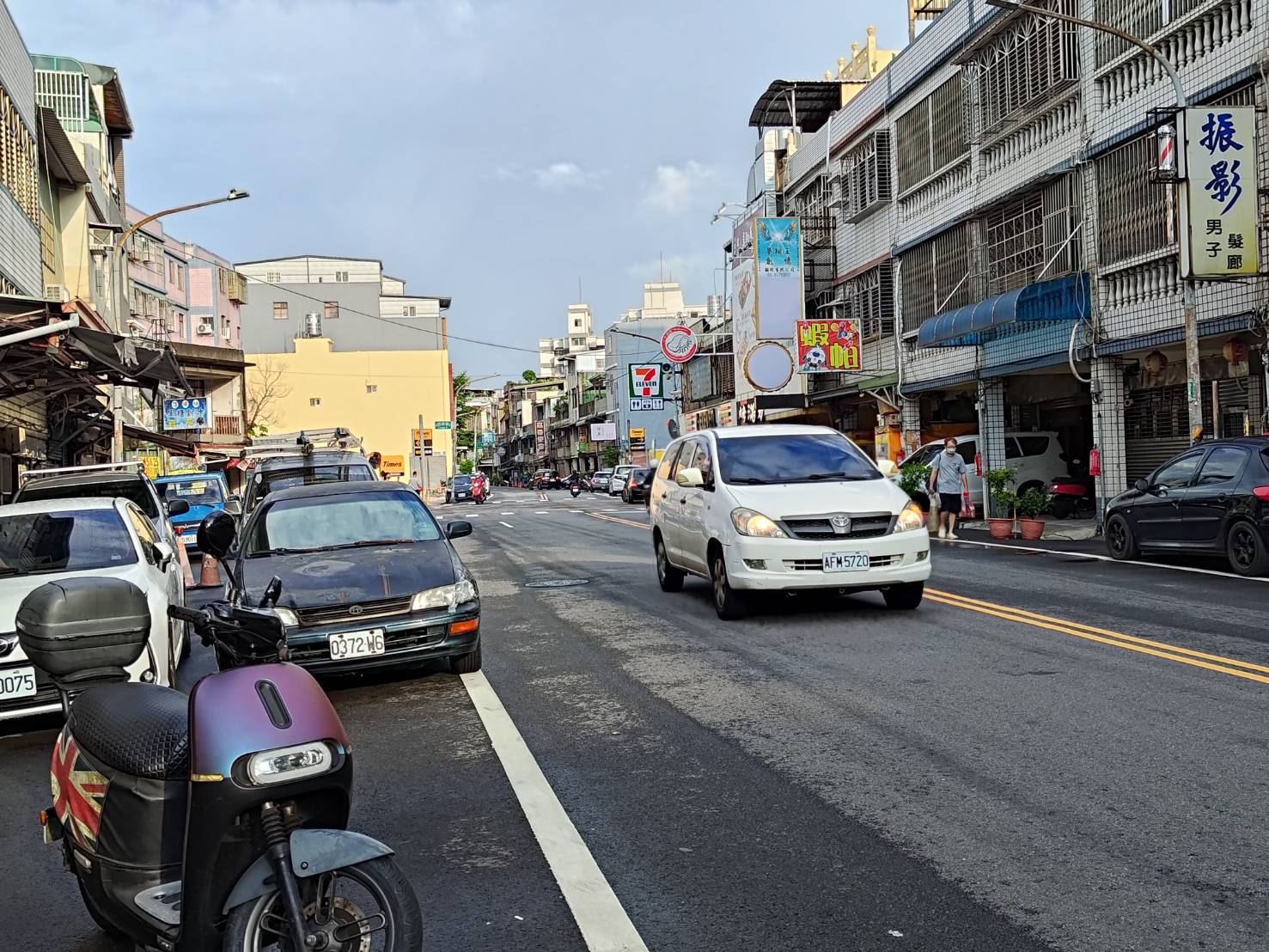 中正商圈大面寬金店面~近慈文中路特區