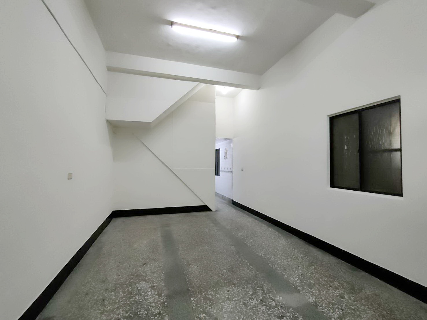 陽明國小邊間大地坪透天