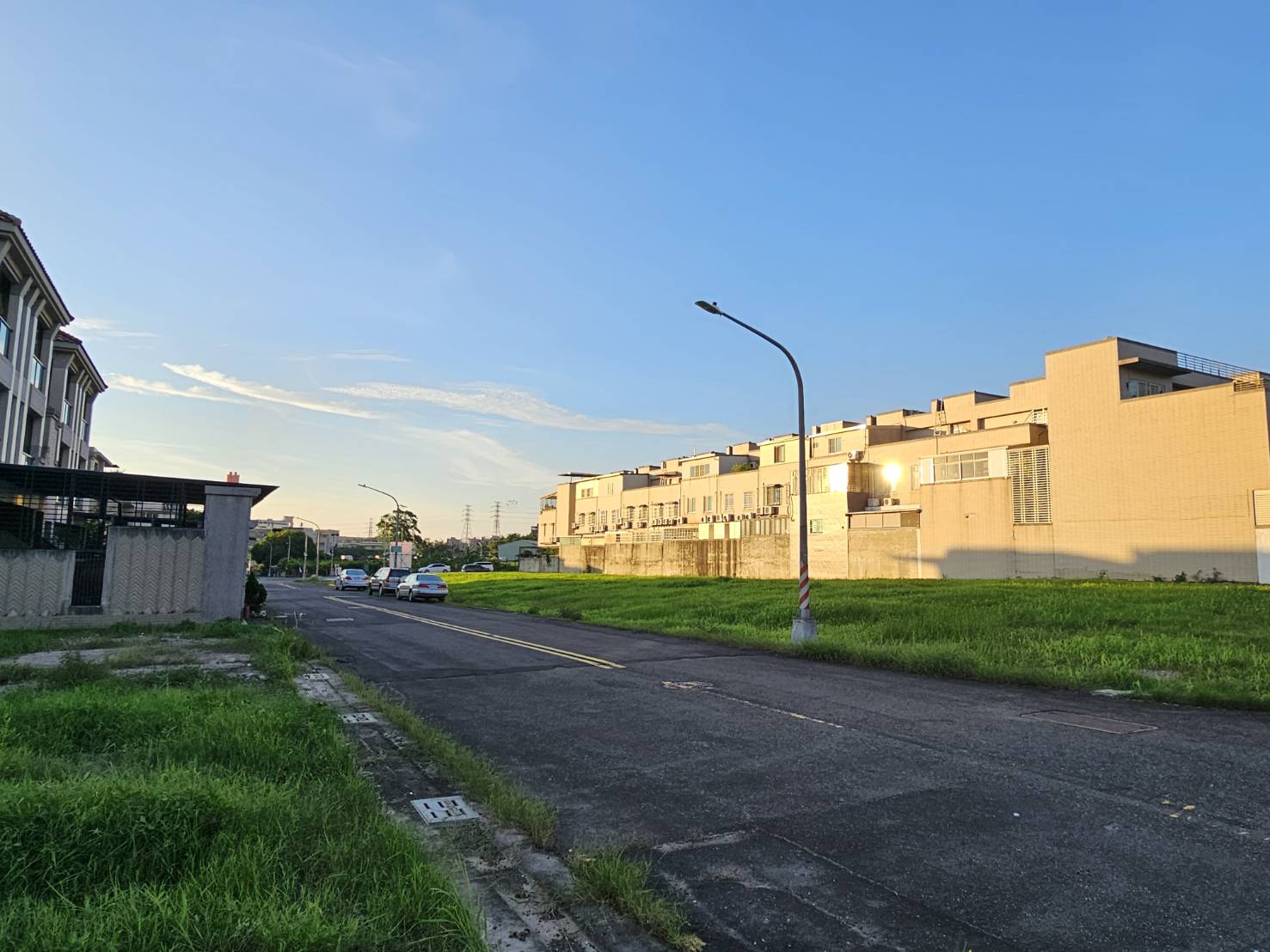 小港鳳山水庫旁三面臨路大面寬建地