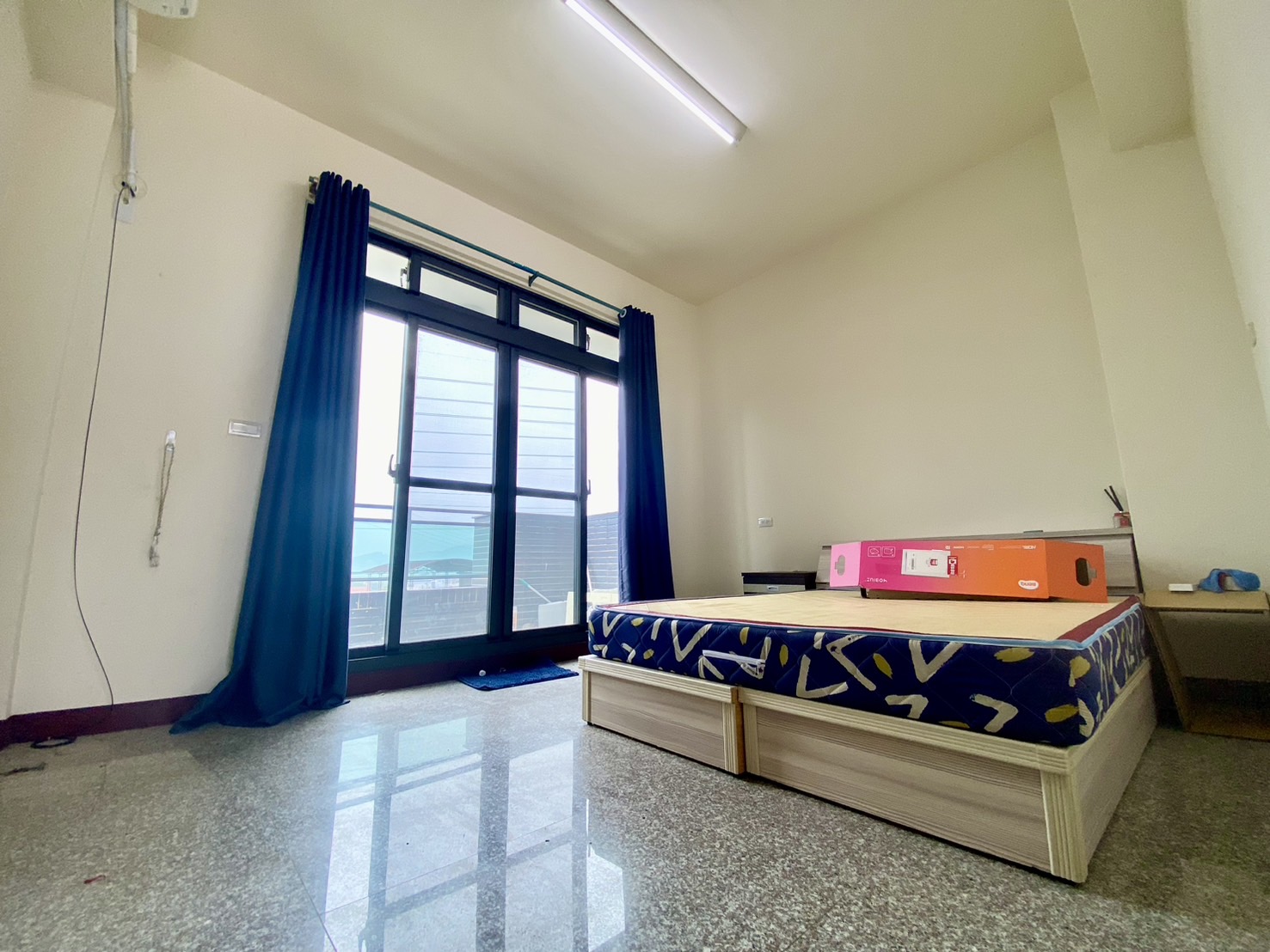 豐原5年輕屋齡｜豐勢路黃金店面別墅｜5大房