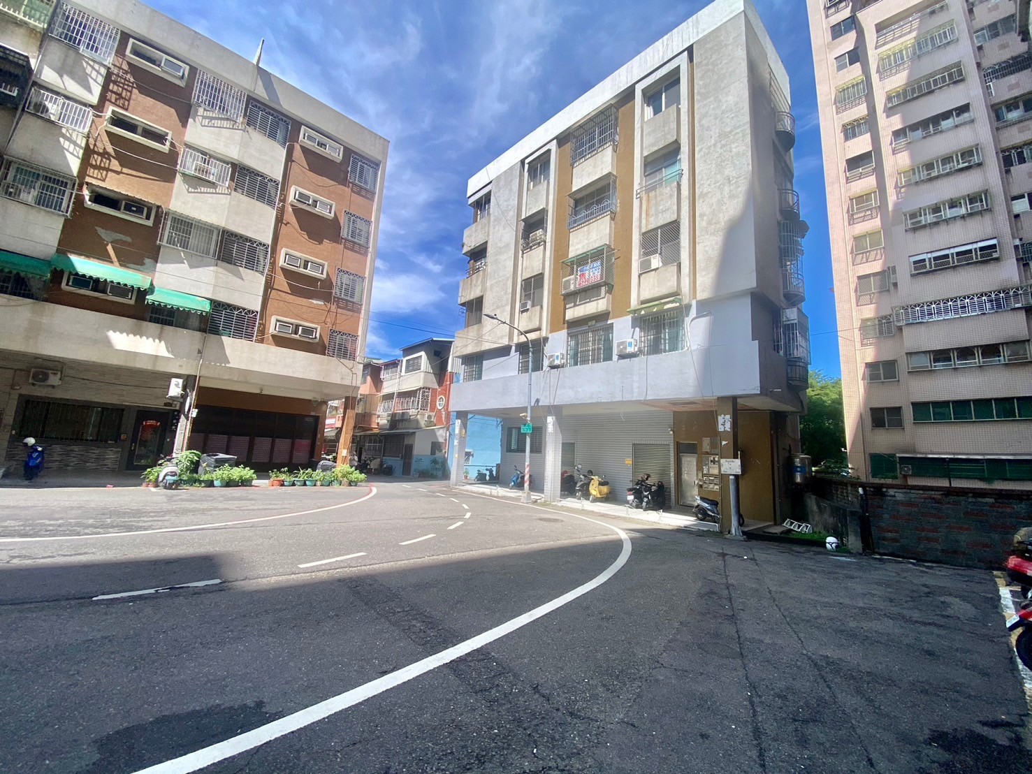 【 文藻大學 】室內52坪兩戶打通收租七套房美寓