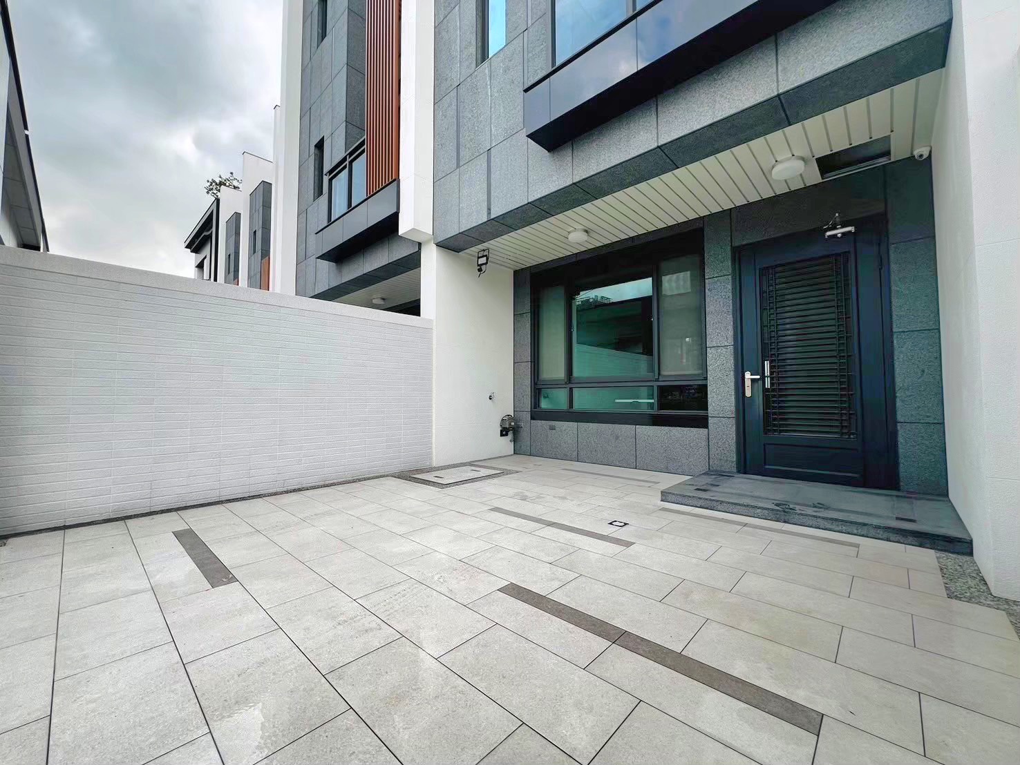 💯潭子｜弘文中學｜全新臨路電梯別墅