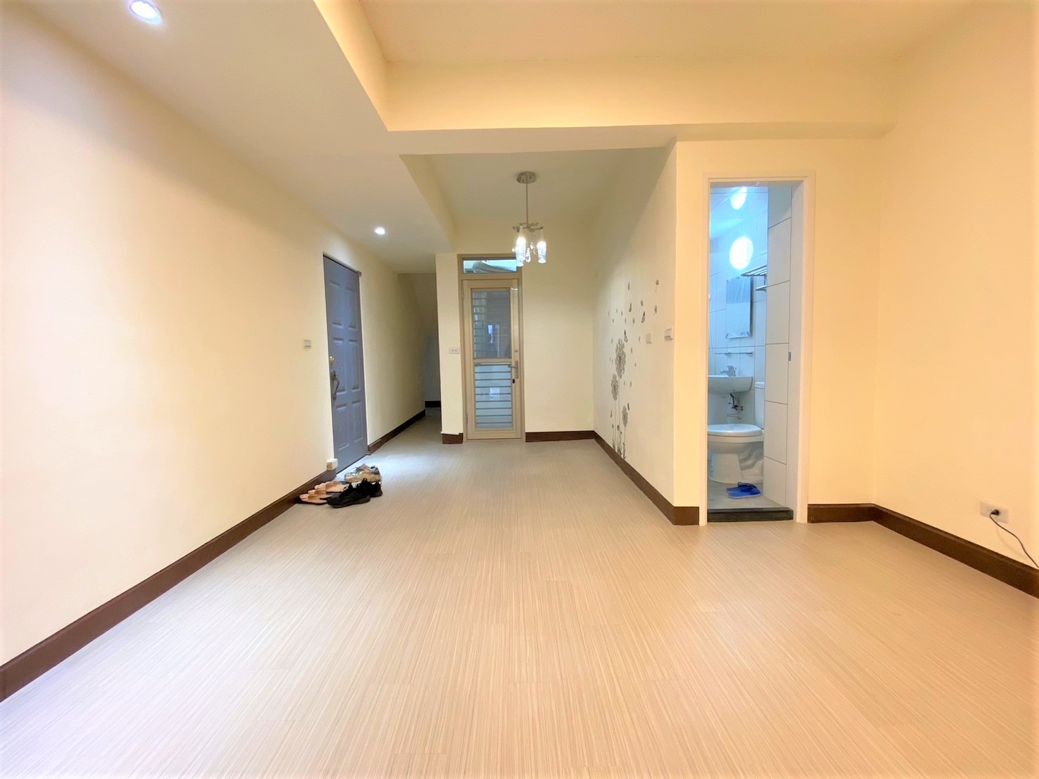 水湳商圈文心中清捷運收租自用大兩房