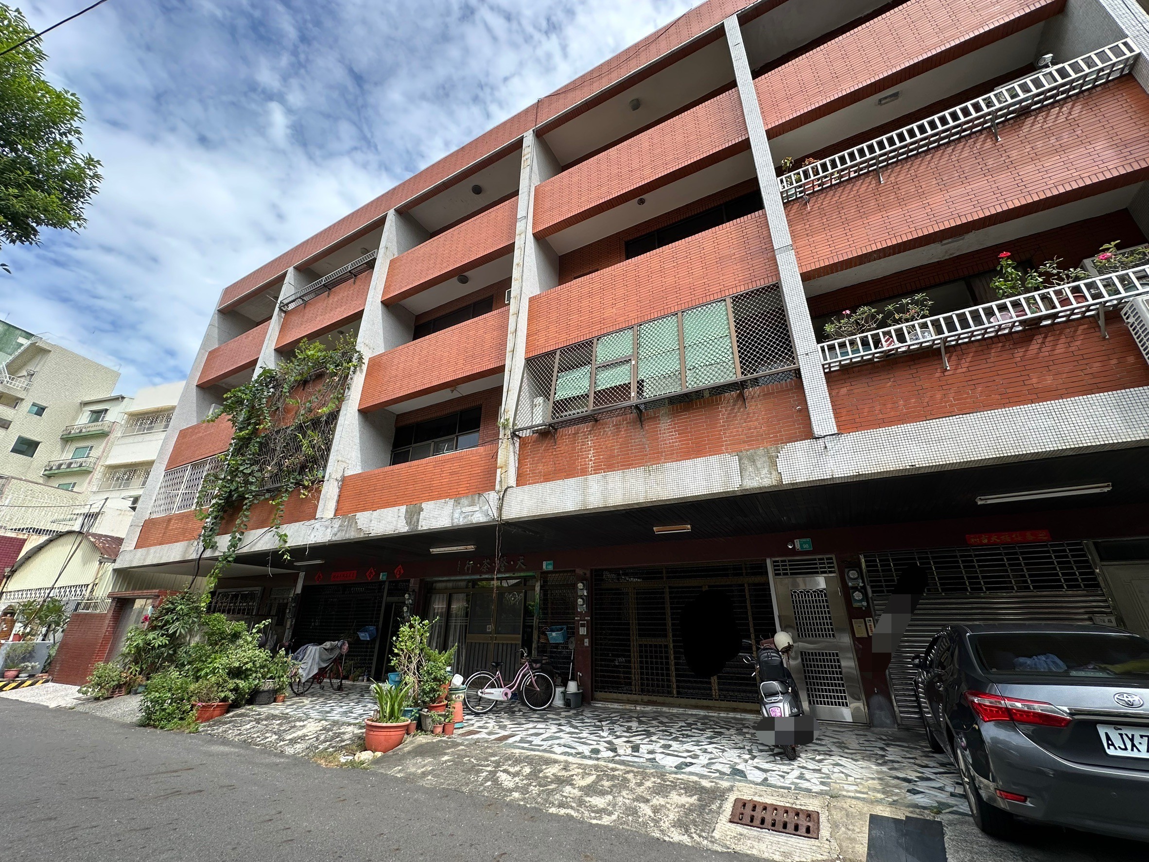 東區區公所東門路麥當勞透天四層樓RC店面住家