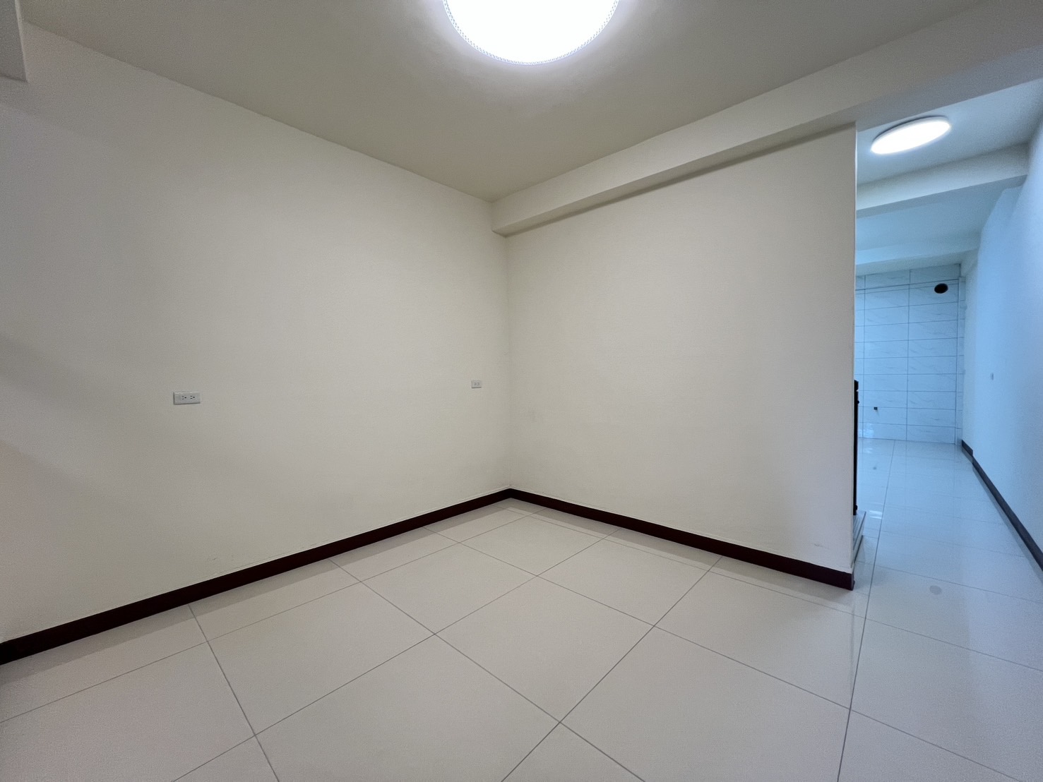 圓環東路🌭全新裝潢🌭車庫停車