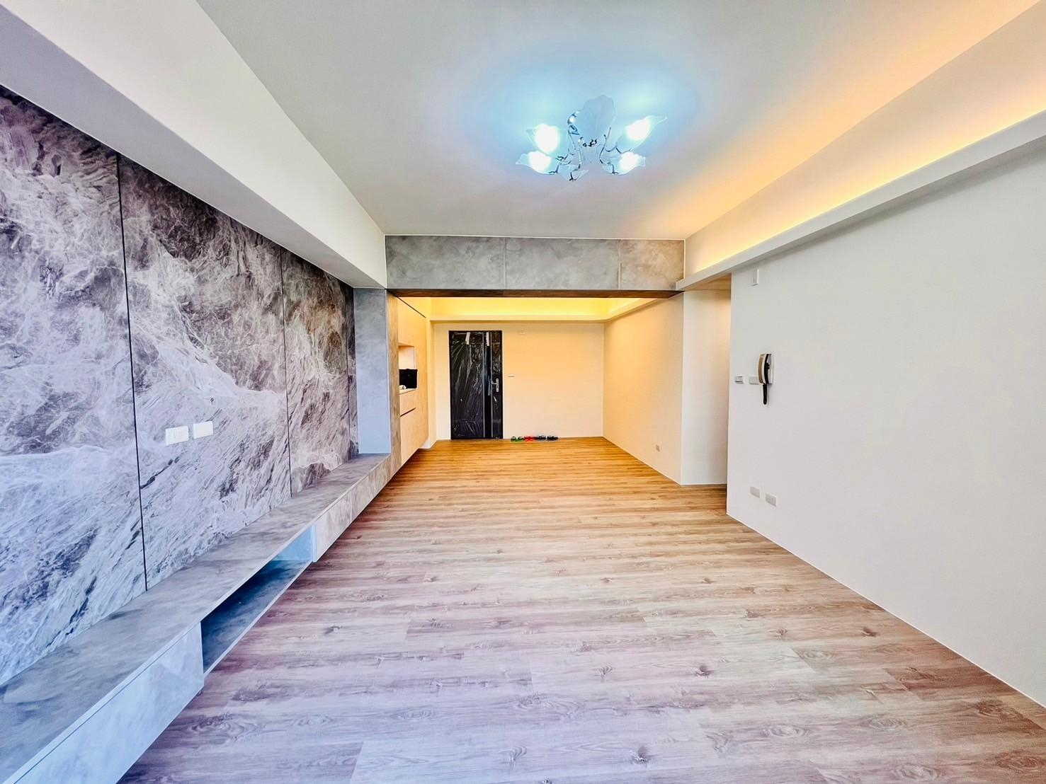 低總價一中商圈四房車位VS買到賺到~~