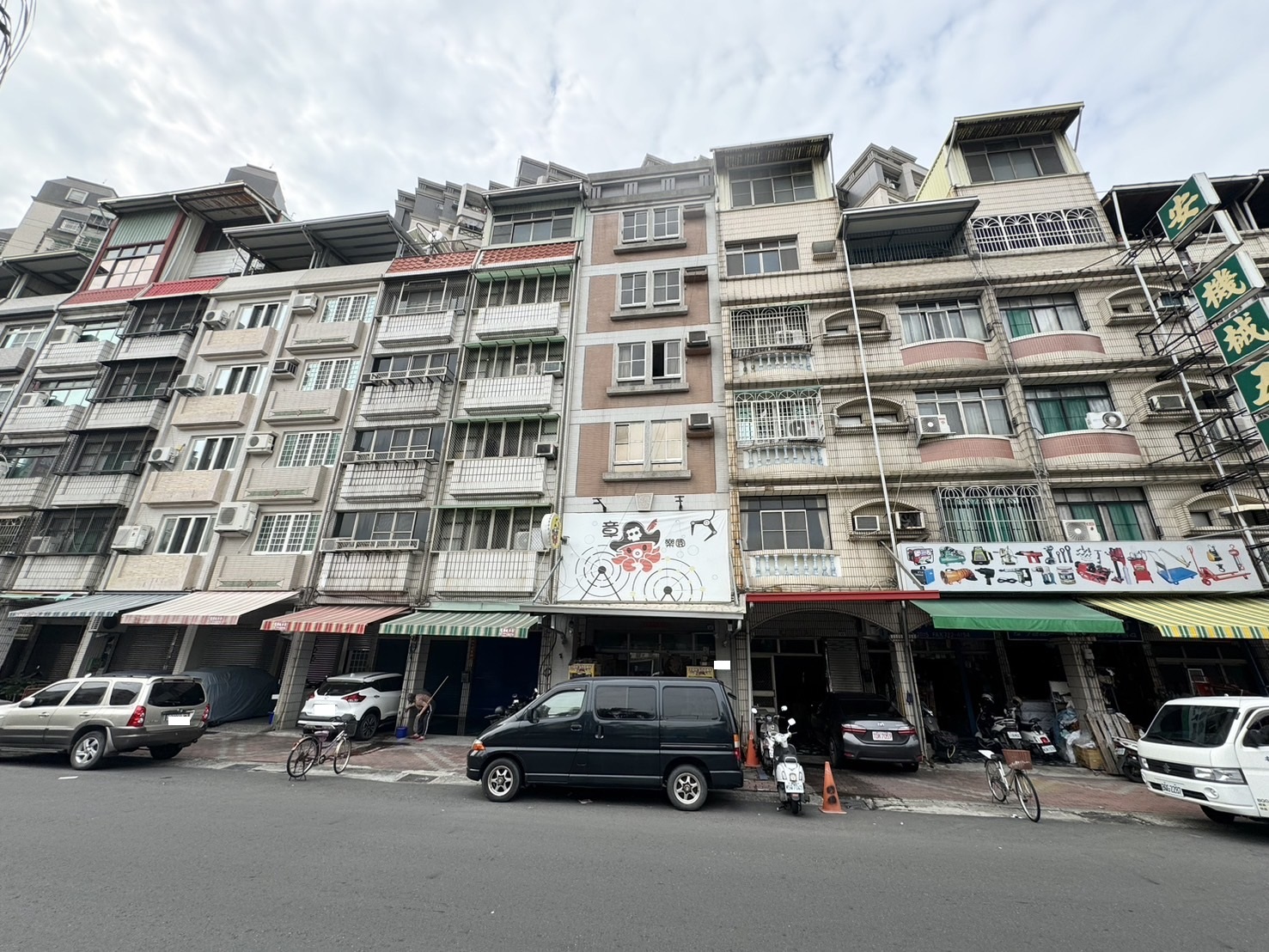 瑞隆/五甲商圈/稀有優質正路騎樓透店