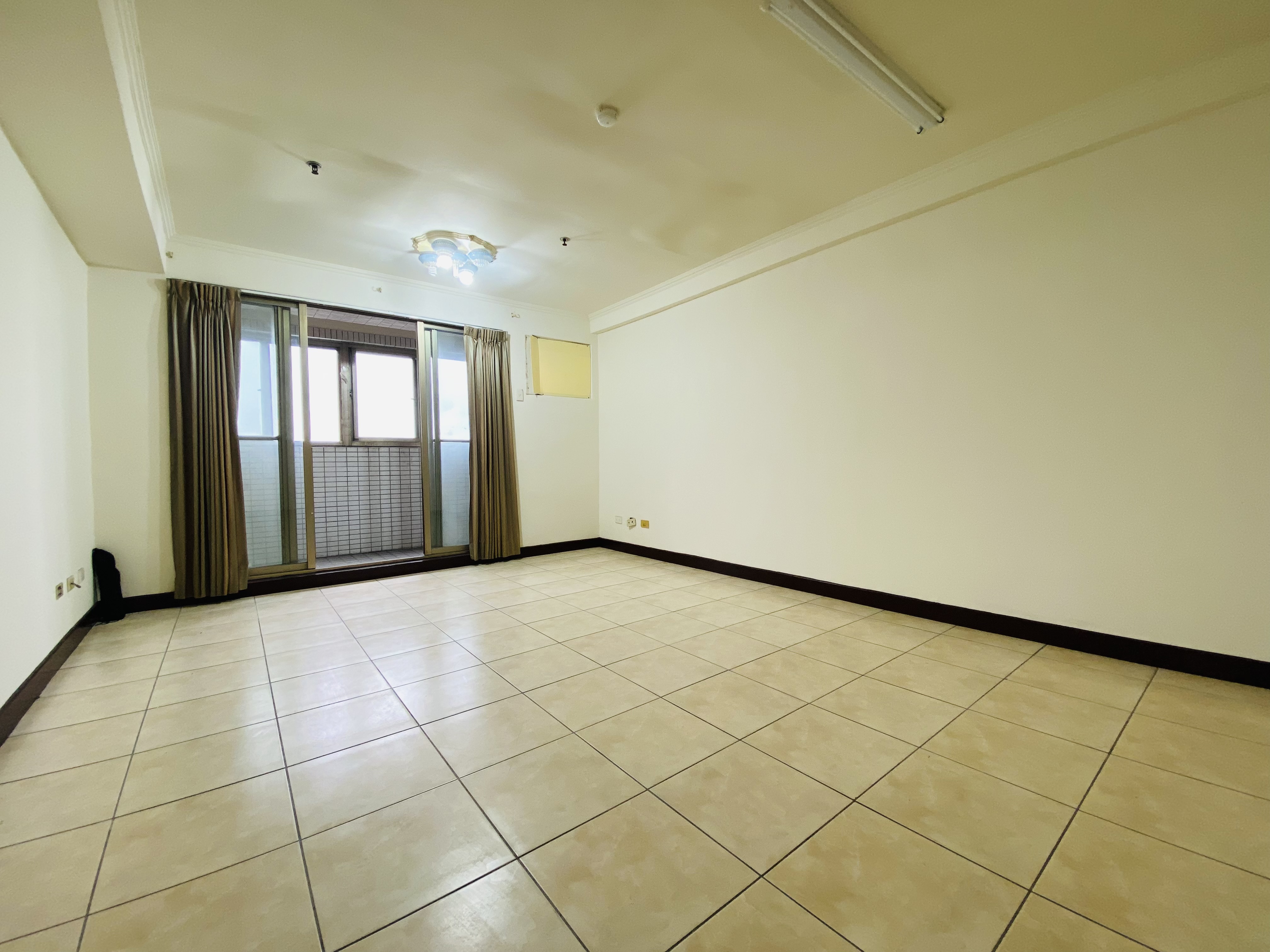 正臨環中東路~陸光國宅景觀3房車