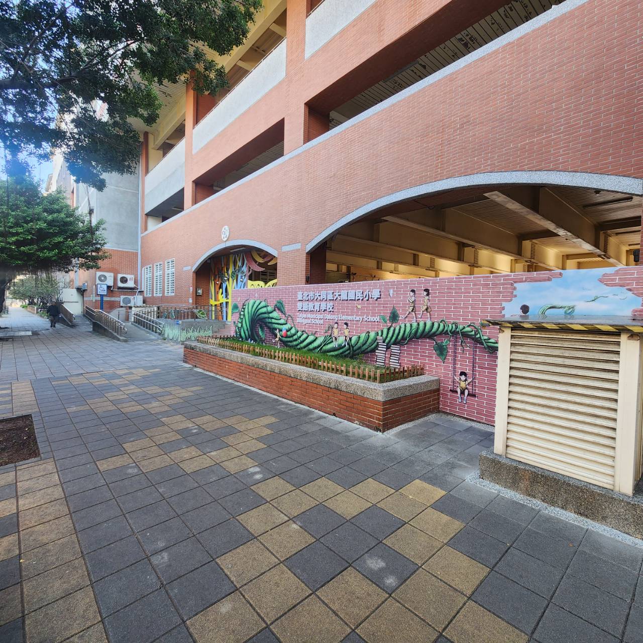 超大土地早午晚市場金店面