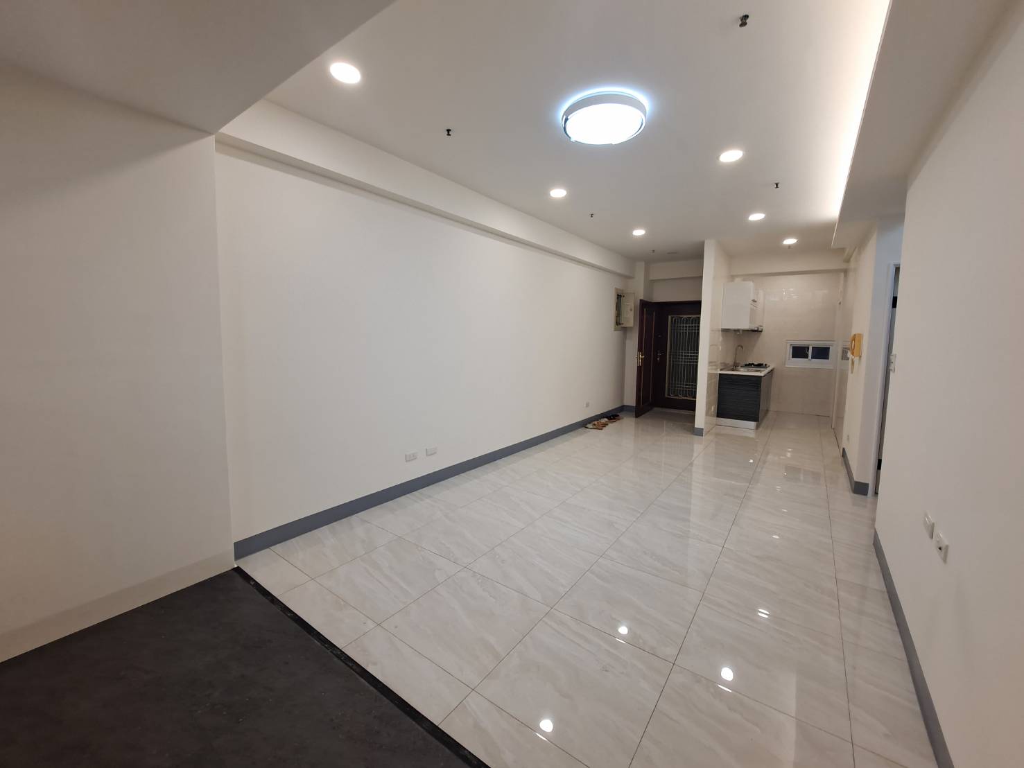 鼎山商圈高樓景觀全新整理超美兩房平車