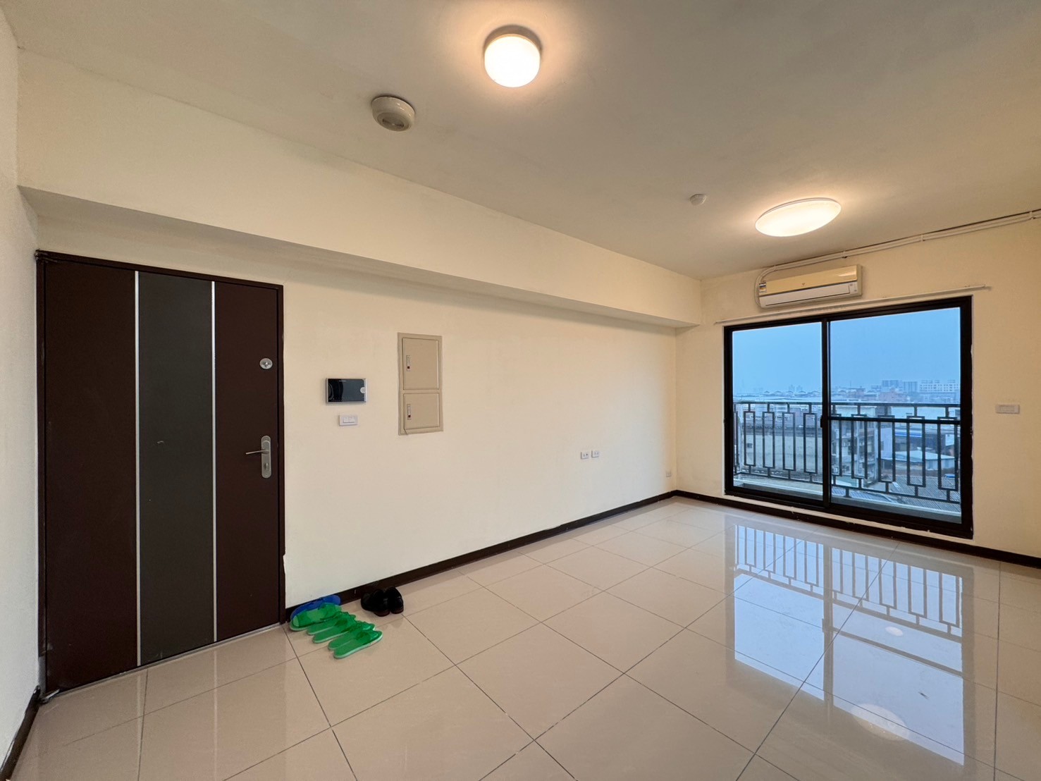 R.L 閱讀萊茵漂亮2房車