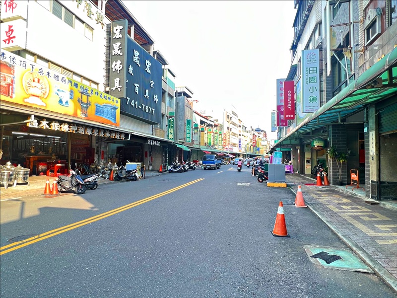 【鳳山中山路三民商圈】精華商圈超大地坪店面 