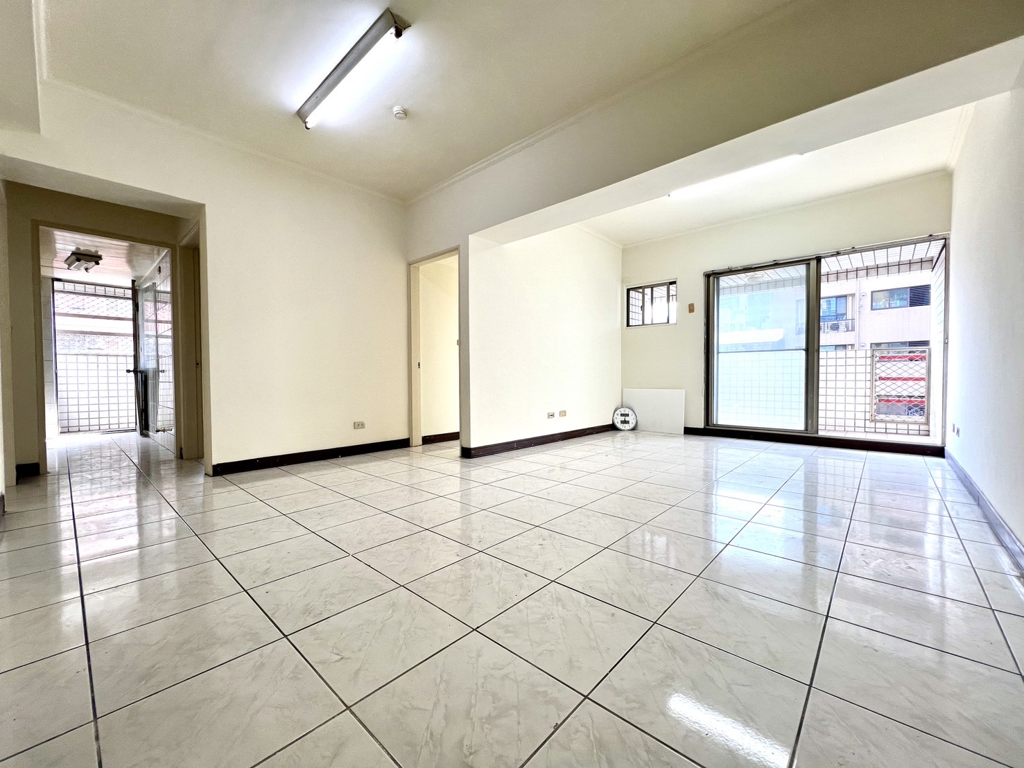 正西屯精華逢甲核心上石學區大三房車位