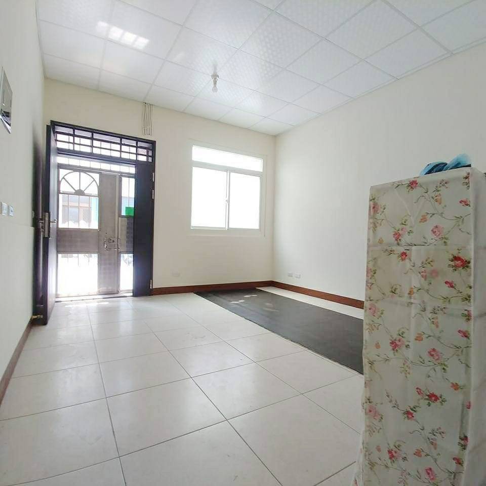 【小港森林公園旁】5房有3套房六米巷透天