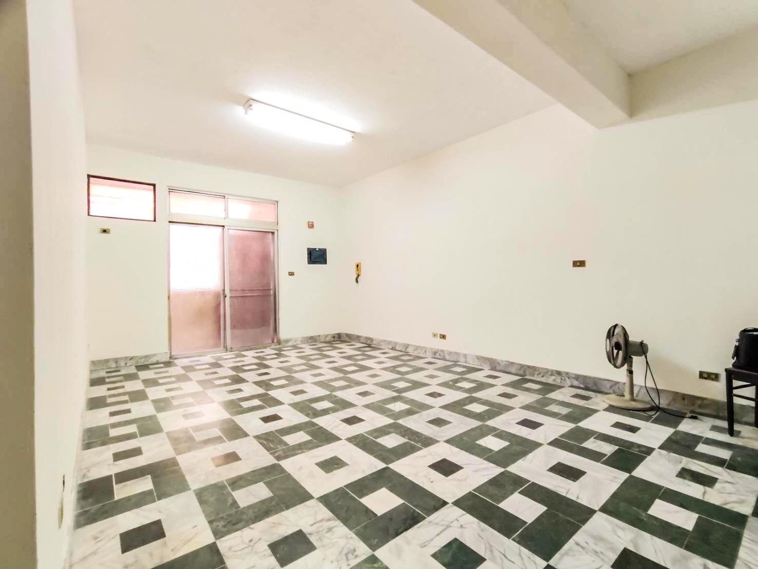 近成大平實公園低價溫馨3房												