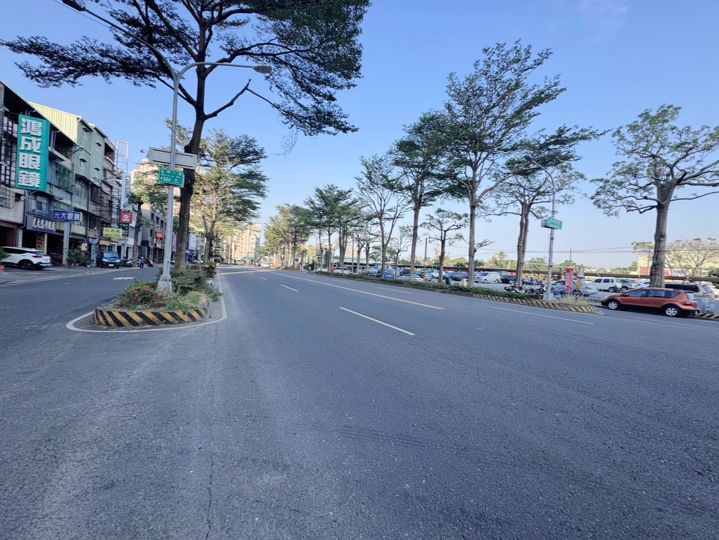 海洋商圈街上騎樓透天