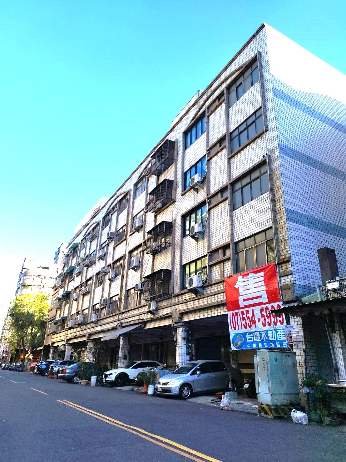 輕軌凱旋二聖站透天店住