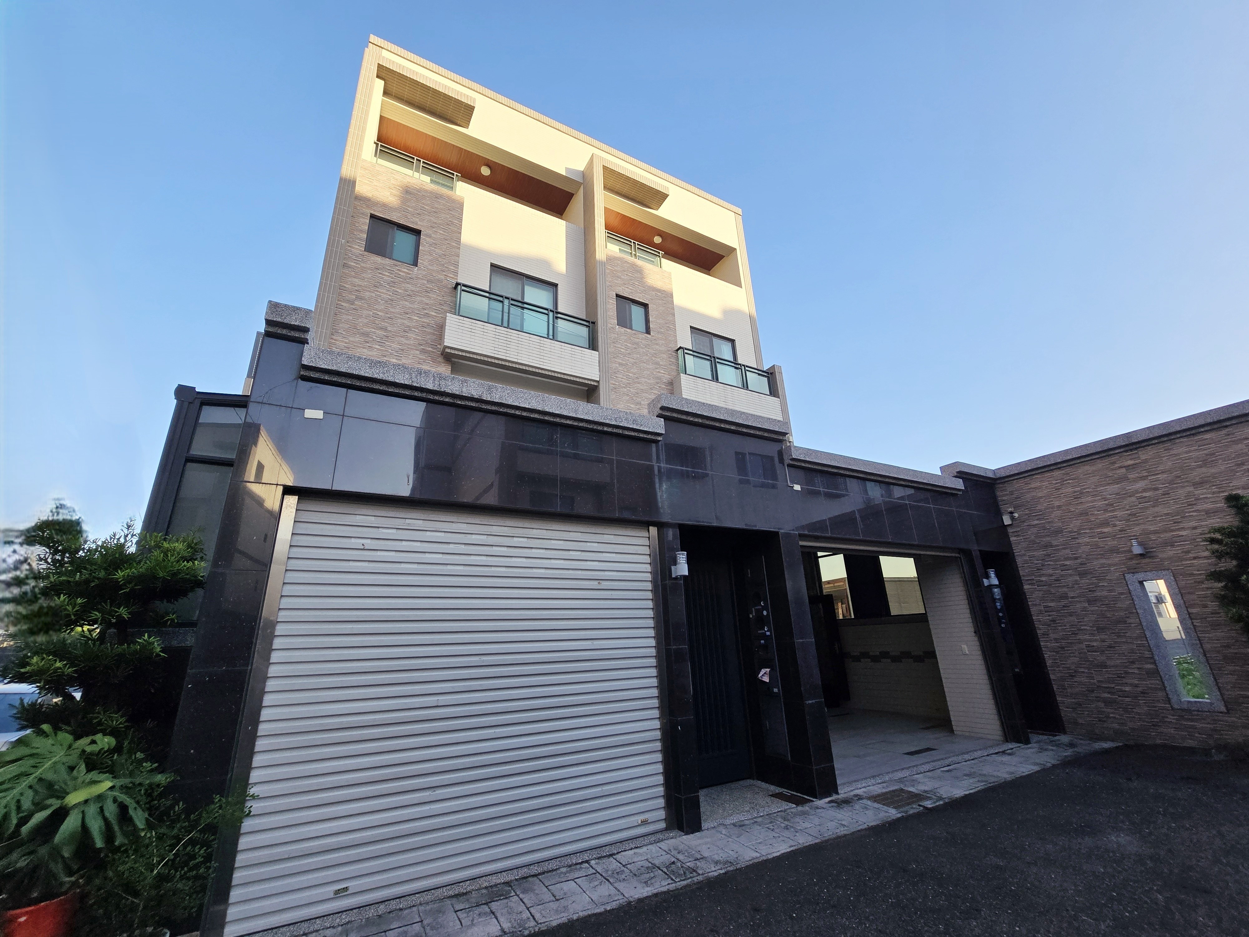 千千推薦💗良勳建設5米大面寬邊間6年裝潢美車墅