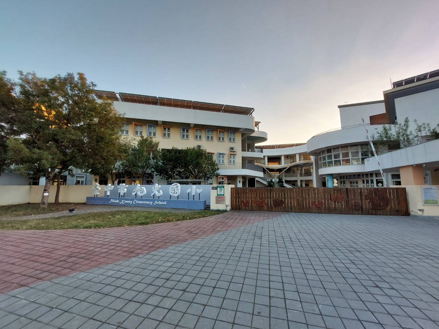 地主決心出售~高鐵特區內雙面臨路住2建地~