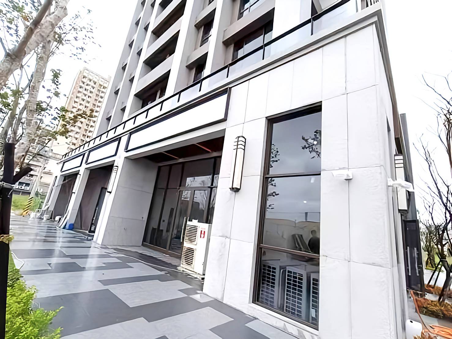 輕鬆買房找茉莉〈獨家〉經國特區三角窗金店面