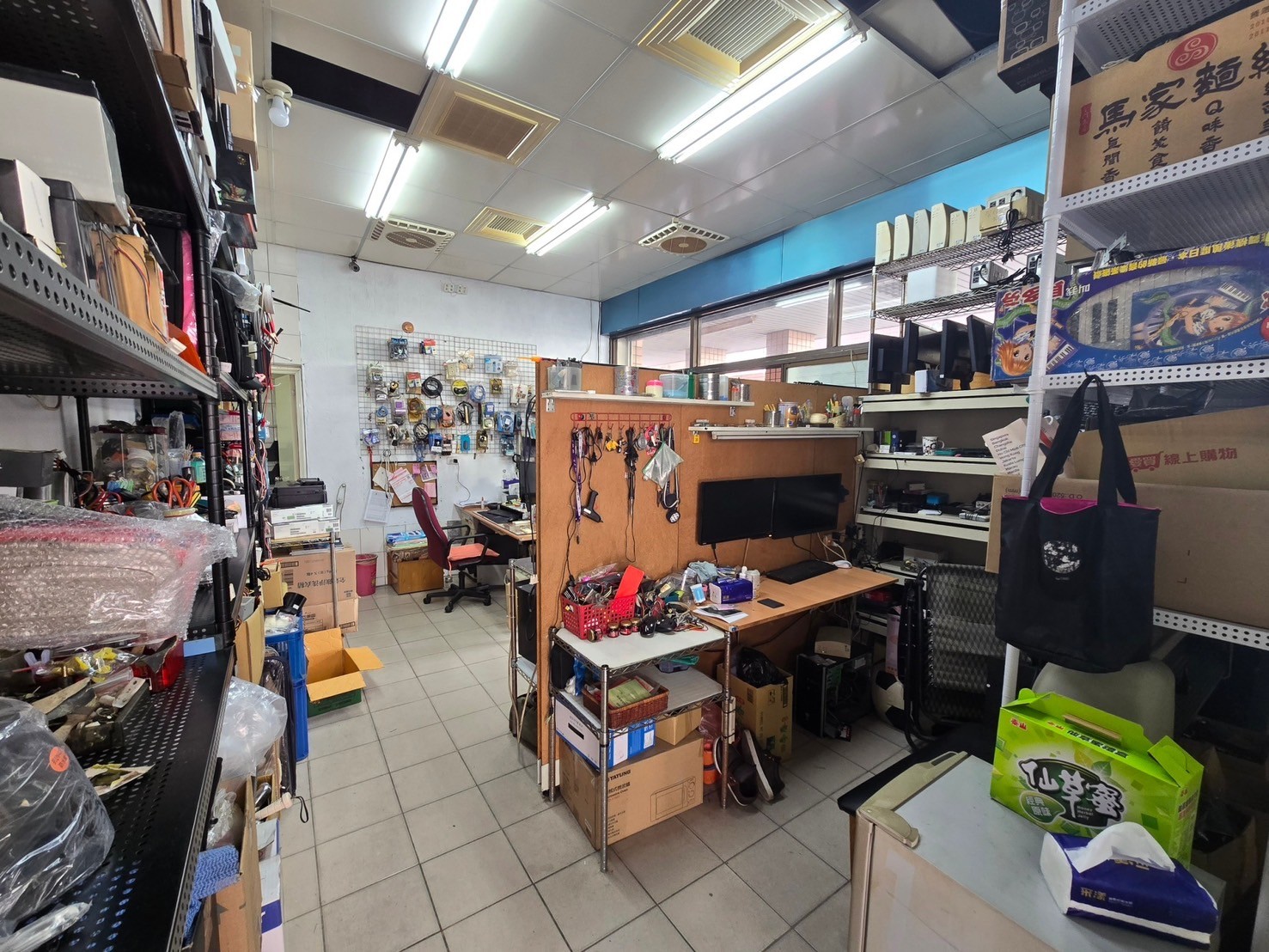 近74快速道路🏕️潭子低總價大面寬稀有角店