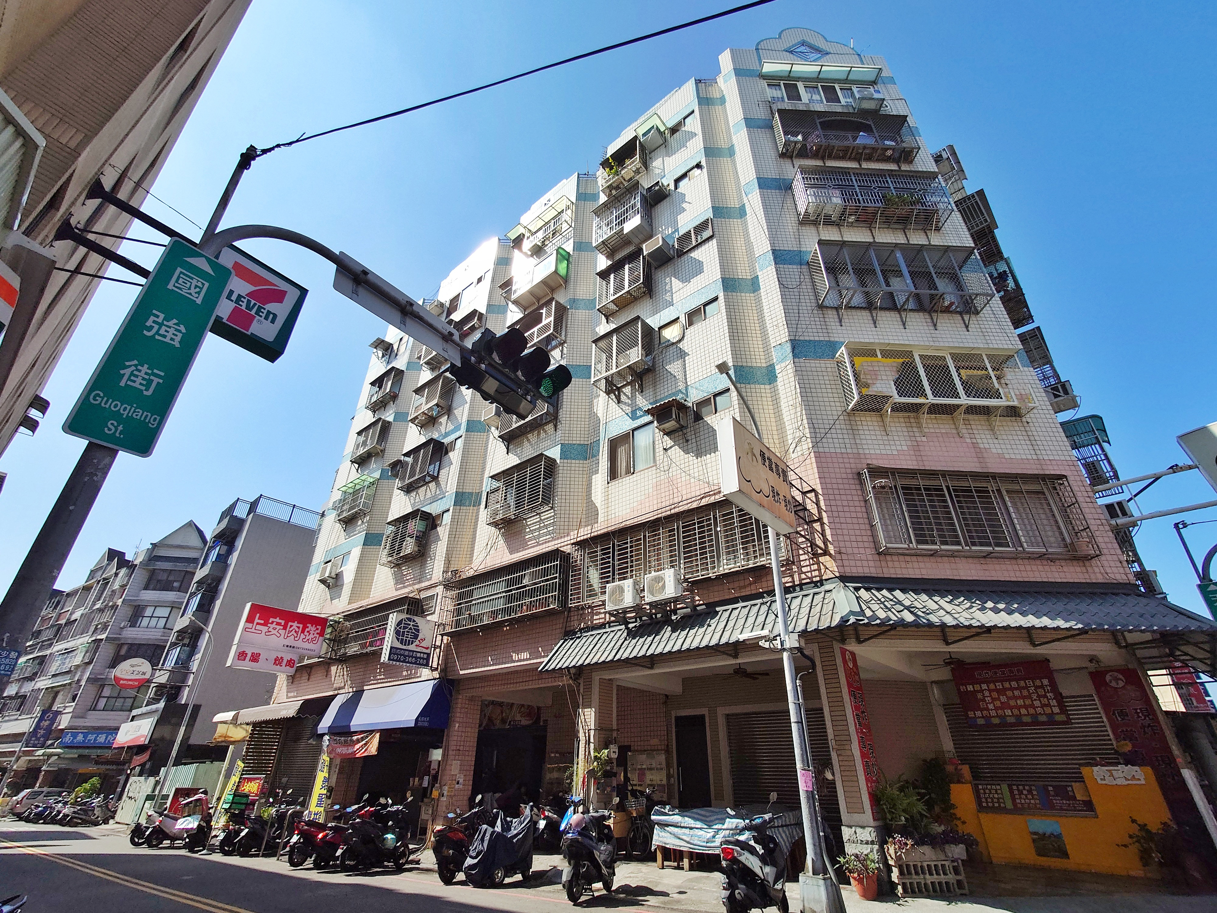 太原車站親親戲院一中商圈高樓採光大套房