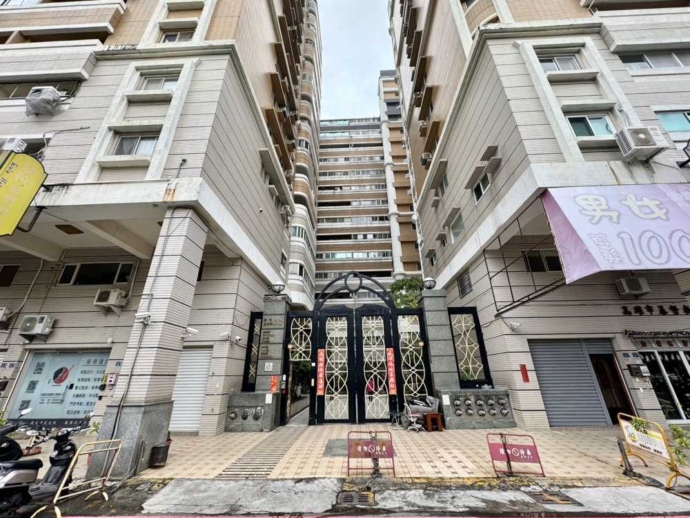 降！左營時代爵邸#公爵特區#景觀三房車位#榮總商圈