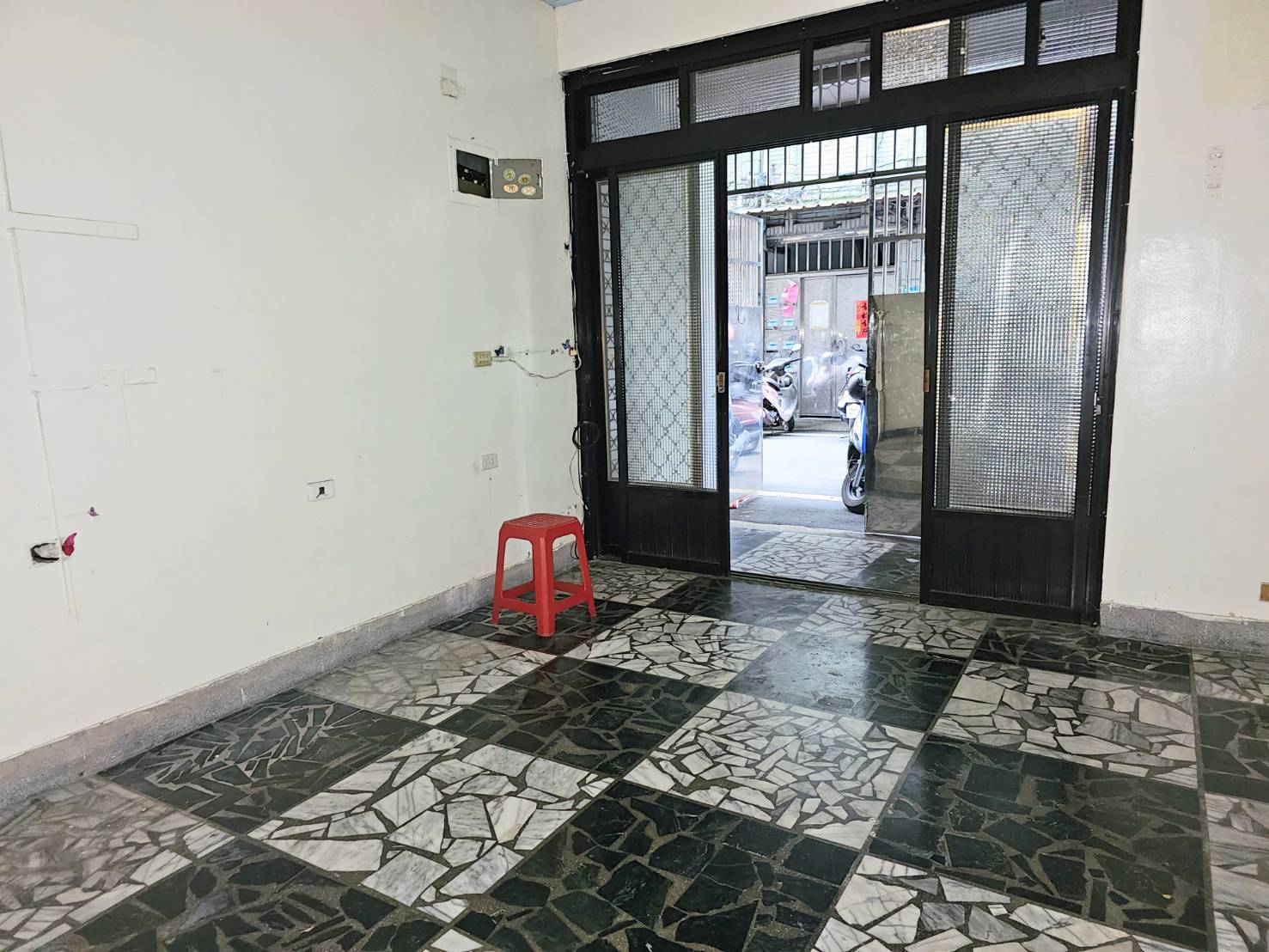 FZ3仁愛路一樓可停車