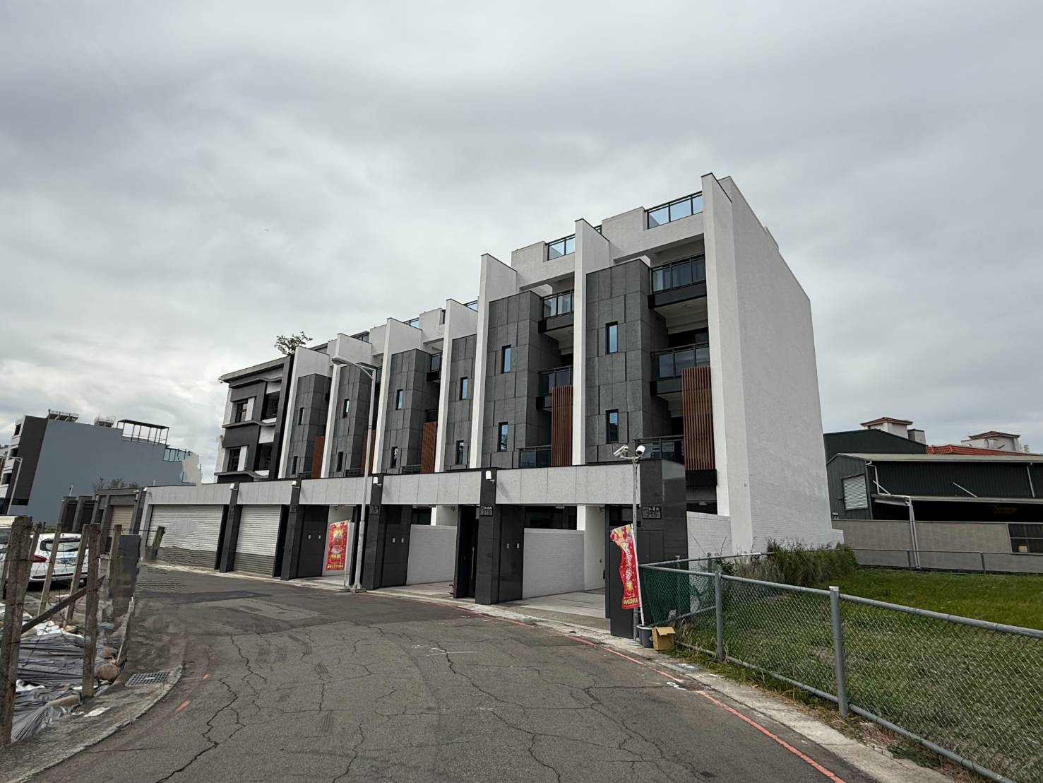 我是承辦!弘文中學旁大地坪全新雙車電梯別墅