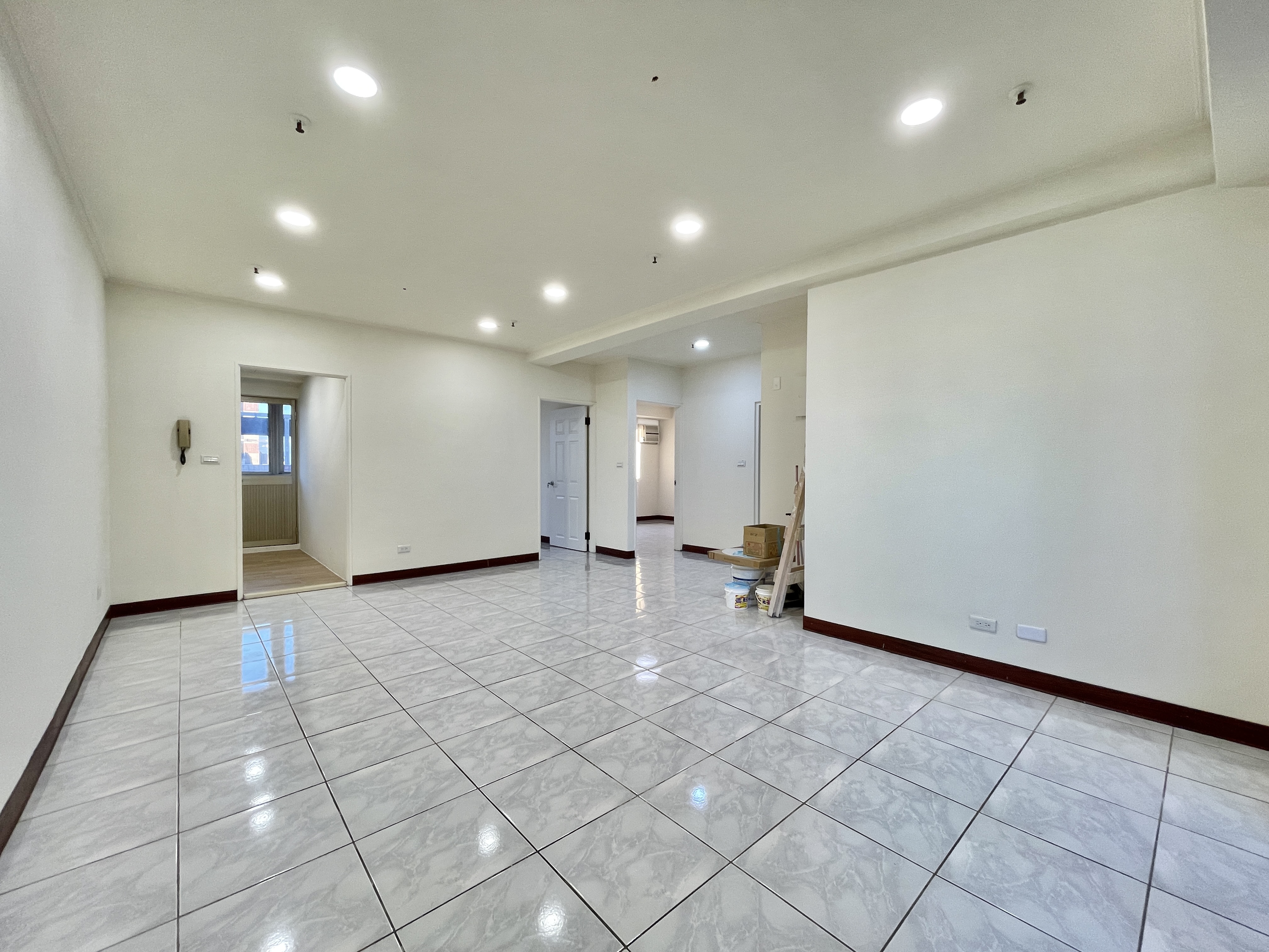 逢甲商圈、中央公園旁，全新整理3房格局+車位