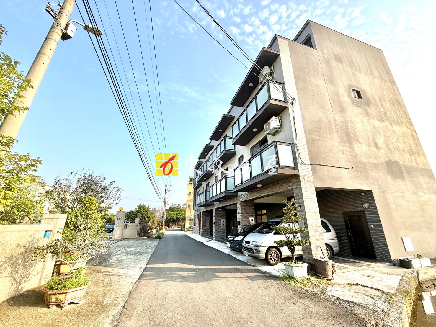 全新大面寬雙車位別墅