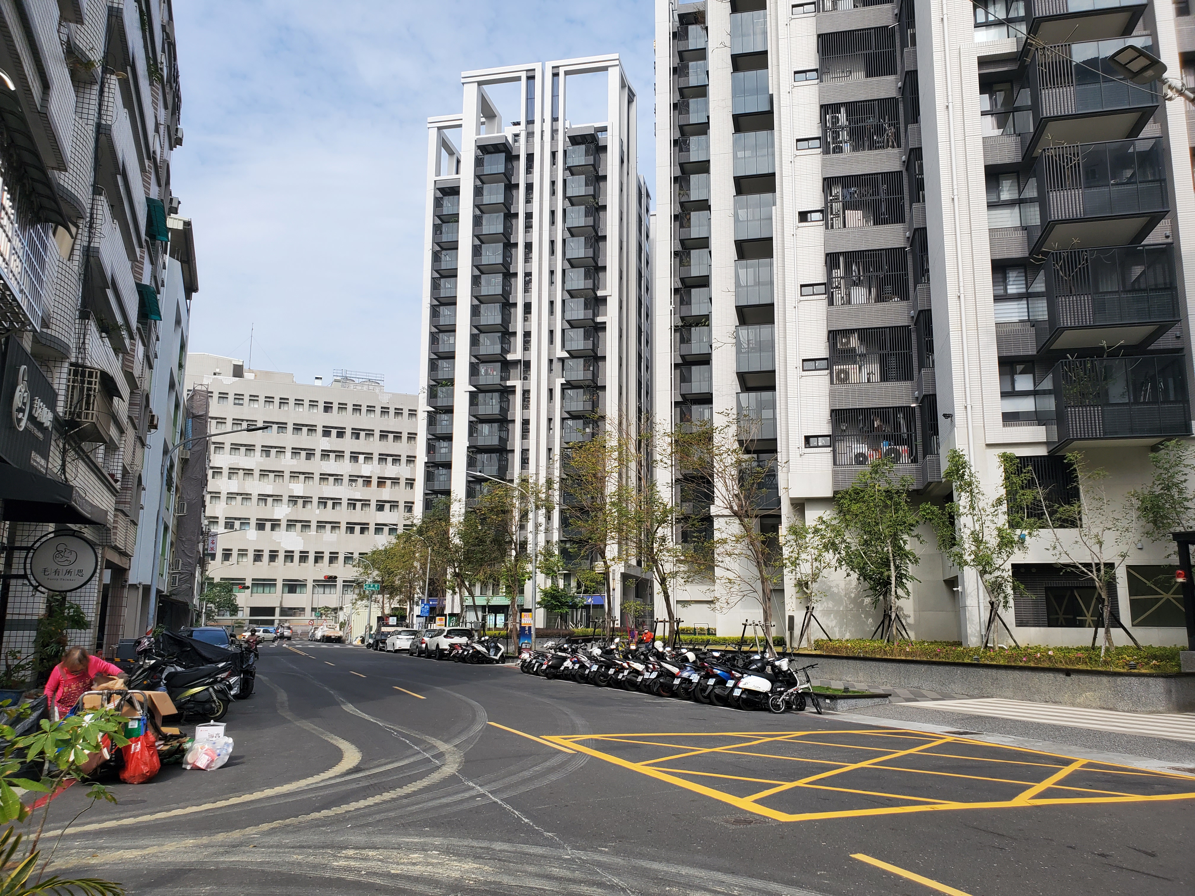 高醫郡都當代旁整棟全新整理漂亮公寓三樓