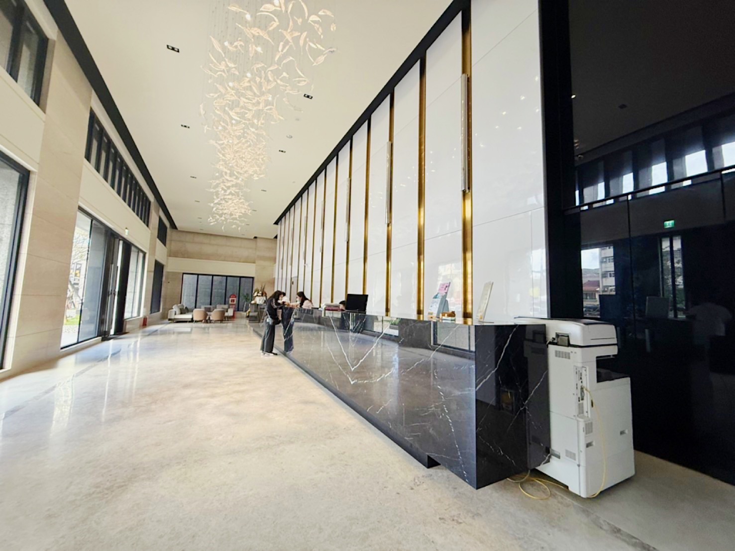 繽海🎉三多商圈*捷運輕軌宅*💫美三房平車