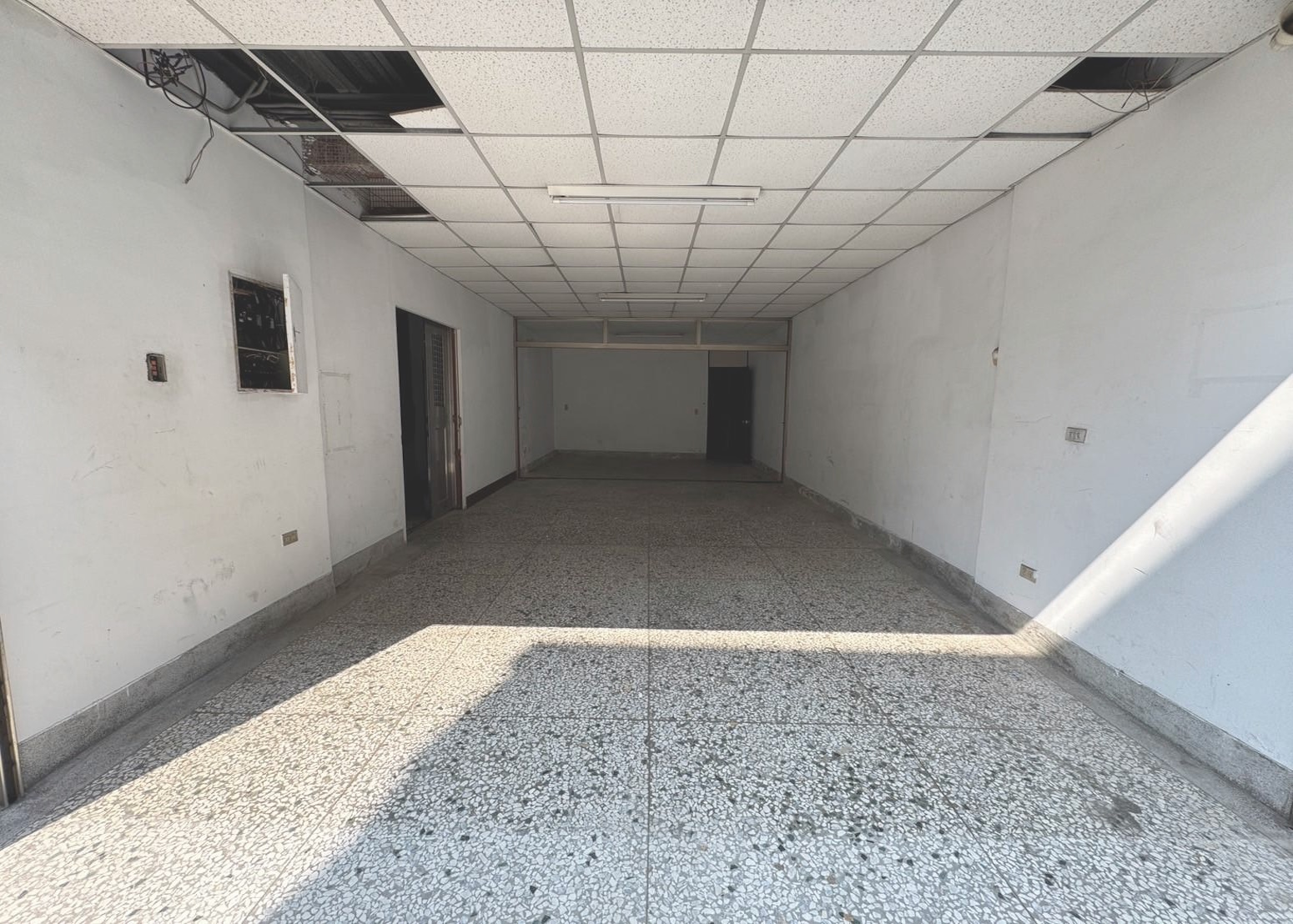 興大附中低總價電梯雙店面~可改店面和透天套房