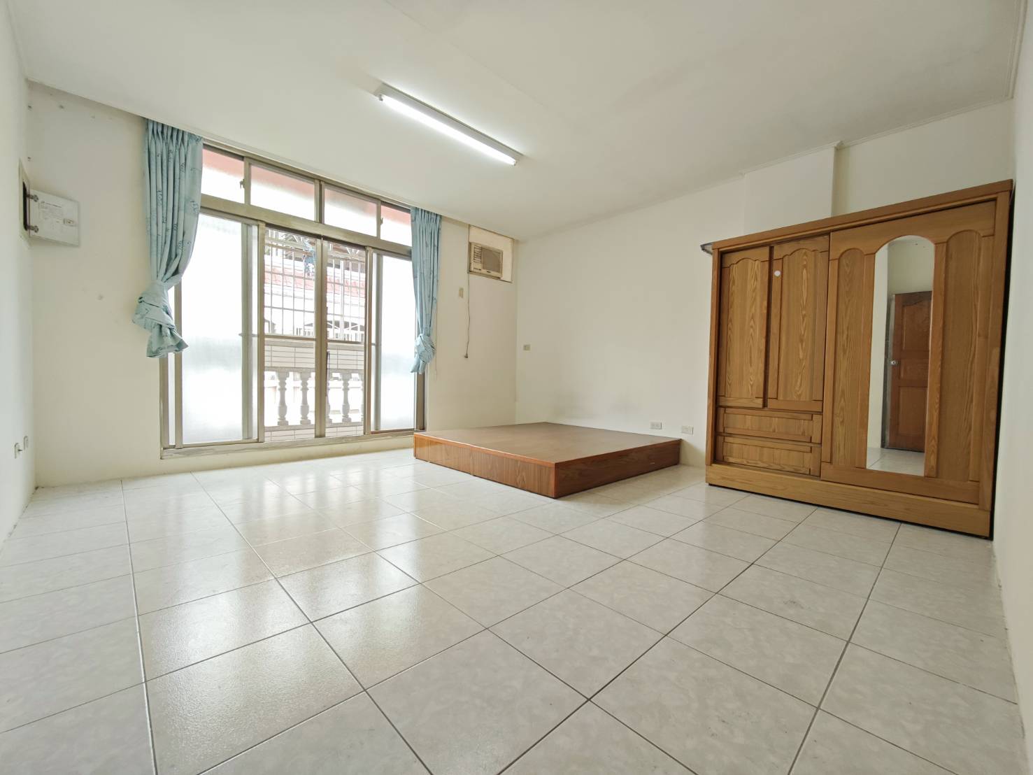 大里上田街震後臨路透天